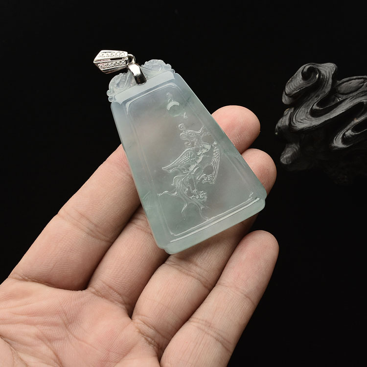 冰种晴水略飘花凤牌挂件（金扣）