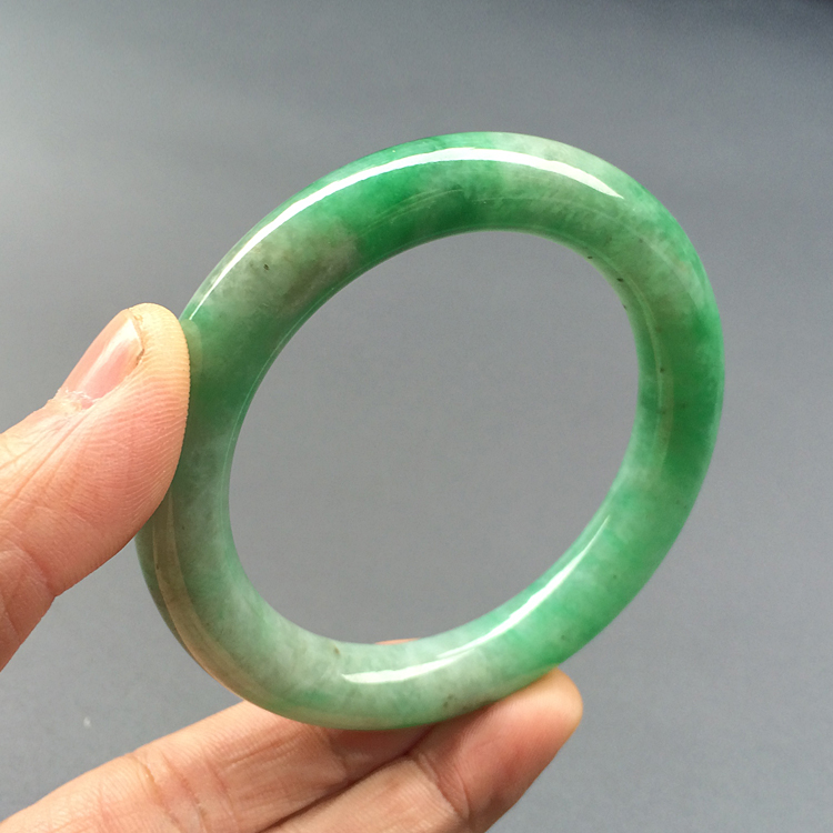 糯冰种翠色圆条手镯（55.8mm）