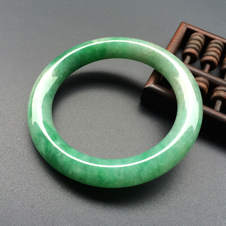 糯冰种翠色圆条手镯（55.8mm）