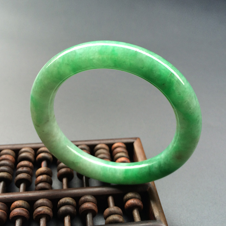 糯冰种翠色圆条手镯（55.8mm）
