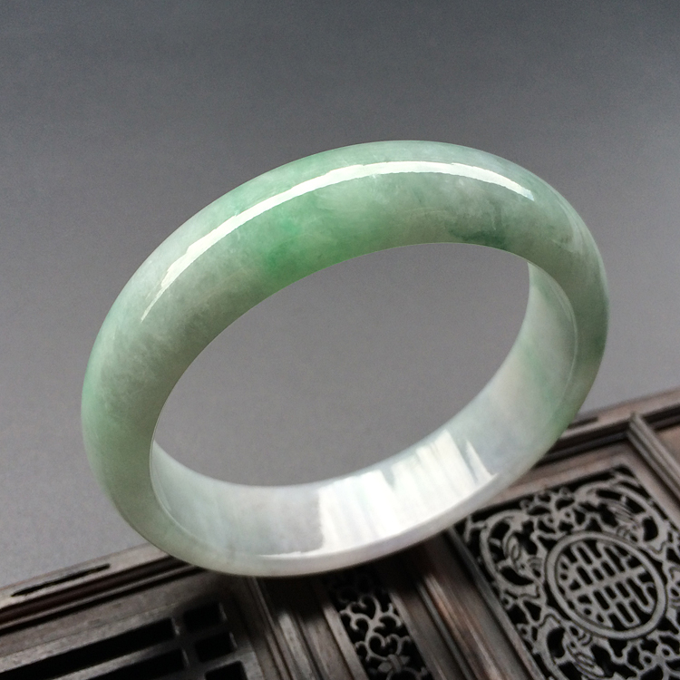 (超值推荐)糯冰种飘翠手镯（58.3mm）