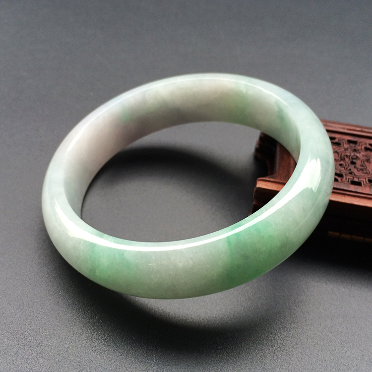 (超值推荐)糯冰种飘翠手镯（58.3mm）