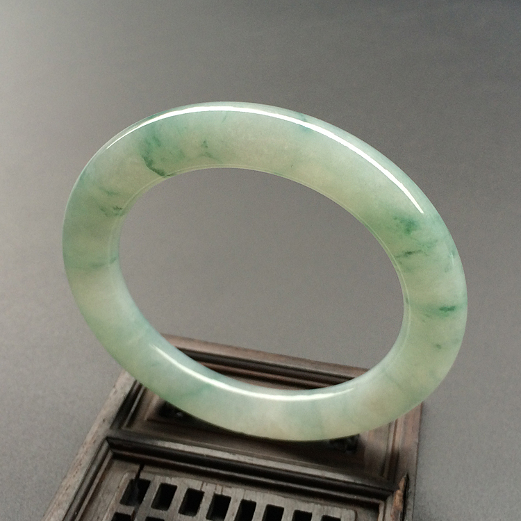 (超值推荐)糯冰种飘花圆条手镯（52mm）