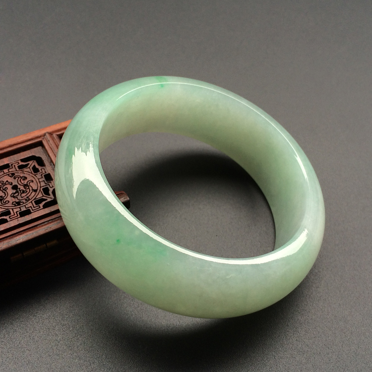 (超值推荐)糯冰种晴水飘翠手镯（55.5mm）