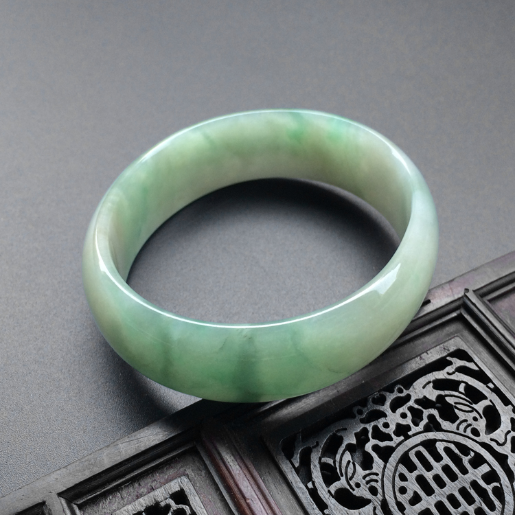 糯冰种飘花贵妃镯（54.9mm-49.9mm）