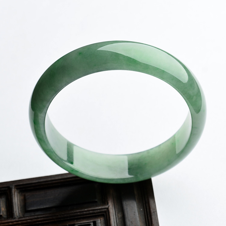(超值推荐)糯冰种翠色手镯（56.5mm）