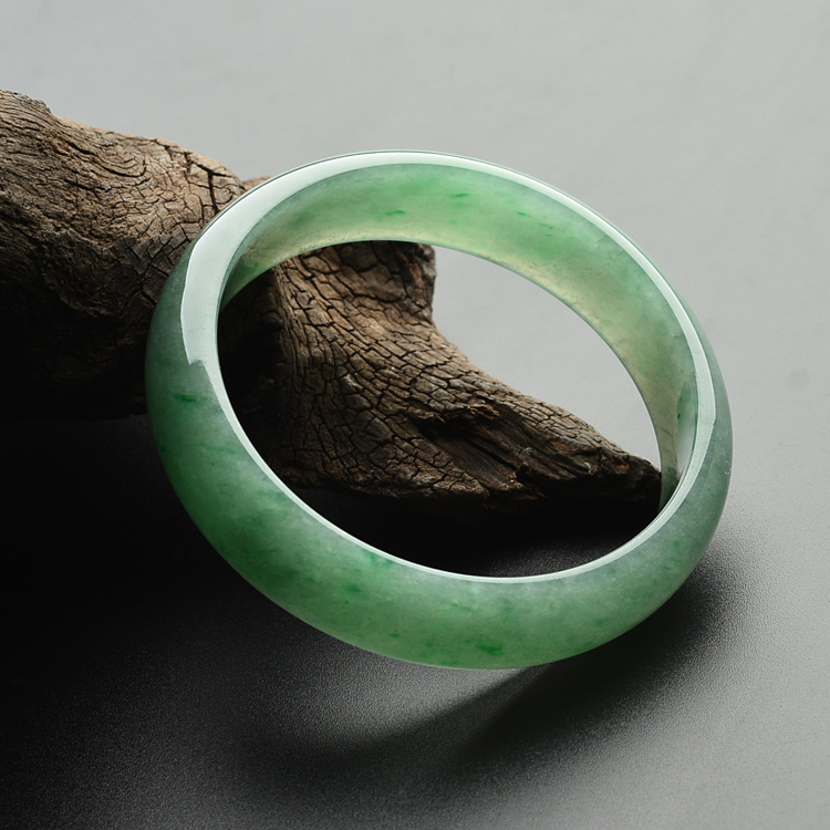(超值推荐)糯冰种翠色手镯（56.5mm）