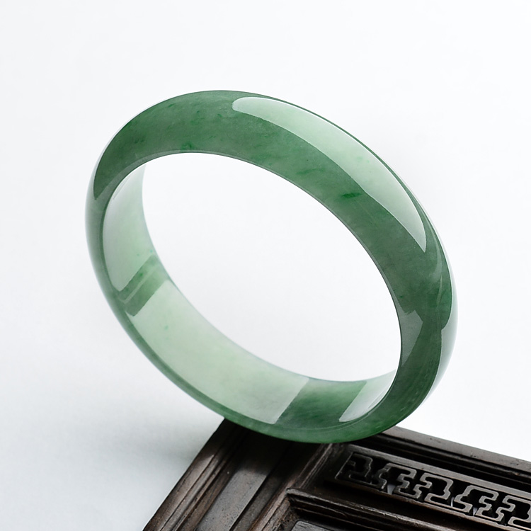(超值推荐)糯冰种翠色手镯（56.5mm）