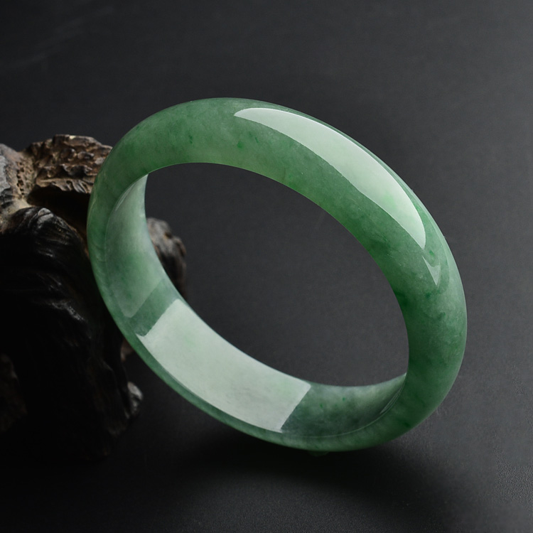 (超值推荐)糯冰种翠色手镯（56.5mm）