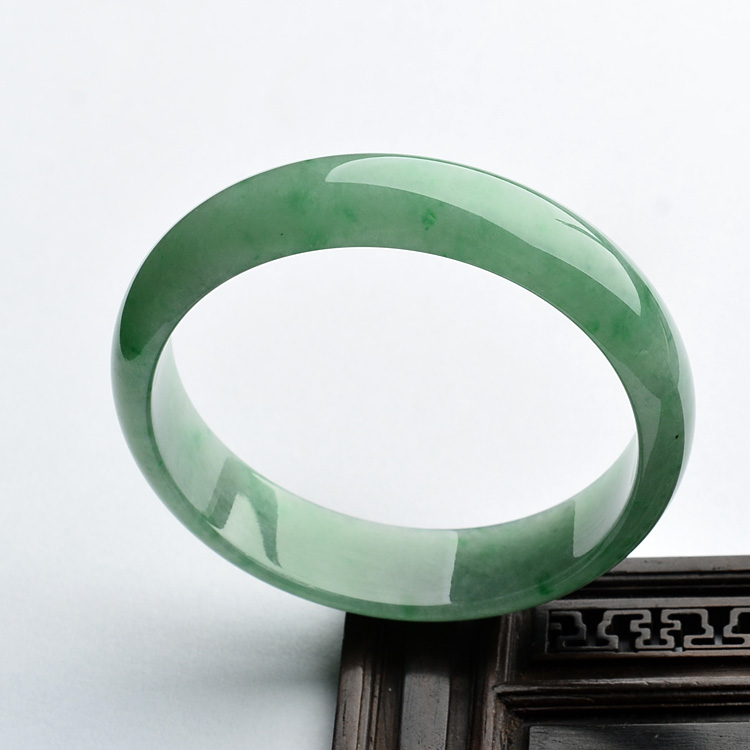 (超值推荐)糯冰种翠色手镯（56.5mm）