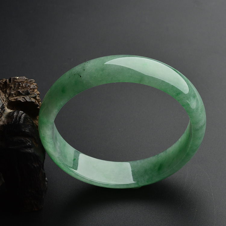 (超值推荐)糯冰种翠色手镯（56.5mm）