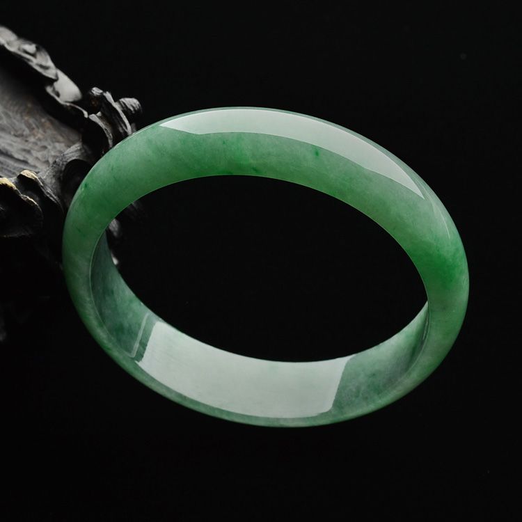 (超值推荐)糯冰种翠色手镯（56.5mm）