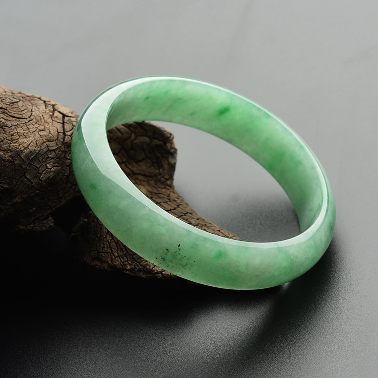 (超值推荐)糯冰种翠色手镯（56.5mm）