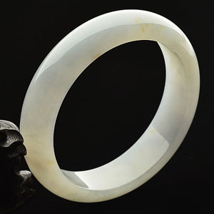 糯冰种晴水略飘黄翡手镯(57.4mm)