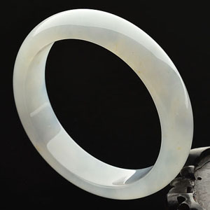 糯冰种晴水略飘黄翡手镯(55.6mm)