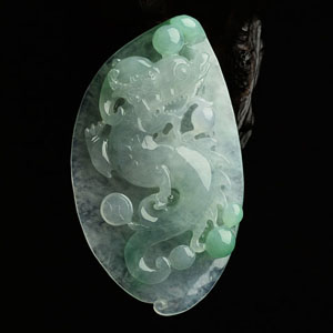 糯冰种飘翠龙牌挂件