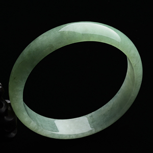 糯冰种淡豆色手镯（60.8mm）