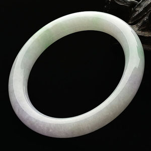 (超值推荐)糯冰种淡春带彩圆条手镯（55.4mm）