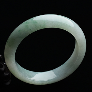 (超值推荐)糯冰种晴水略飘花手镯（57.5mm）