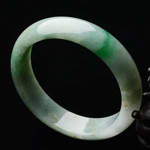 糯冰种晴水略飘翠手镯（58.5mm）