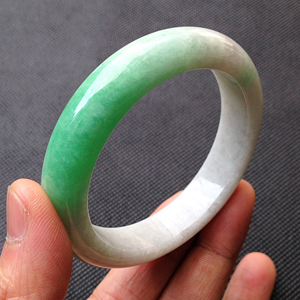 糯冰种翠色手镯（52.5mm）