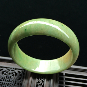（超值推荐）细糯种黄加绿手镯（58mm）
