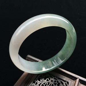 (超值推荐)冰种晴水飘花手镯（57.3mm）