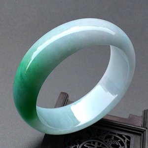 糯冰种翠色手镯（56.5mm）