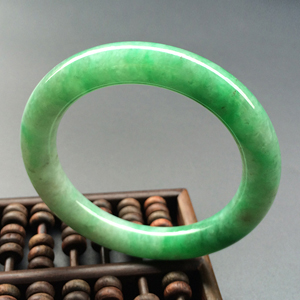 糯冰种翠色圆条手镯（55.8mm）