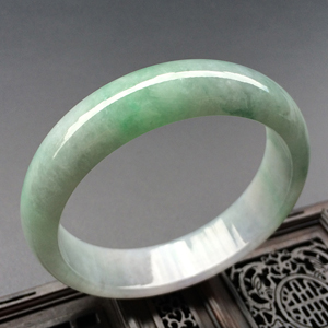 (超值推荐)糯冰种飘翠手镯（58.3mm）