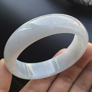 (超值推荐)糯冰种淡晴水手镯（58.4mm）