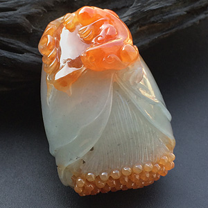 糯冰种晴水红黄翡玉兰花挂件