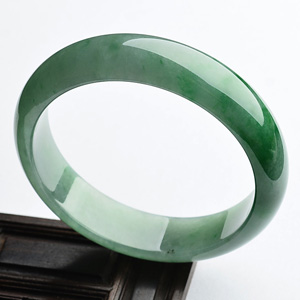 (超值推荐)糯冰种翠色手镯（57.6mm）
