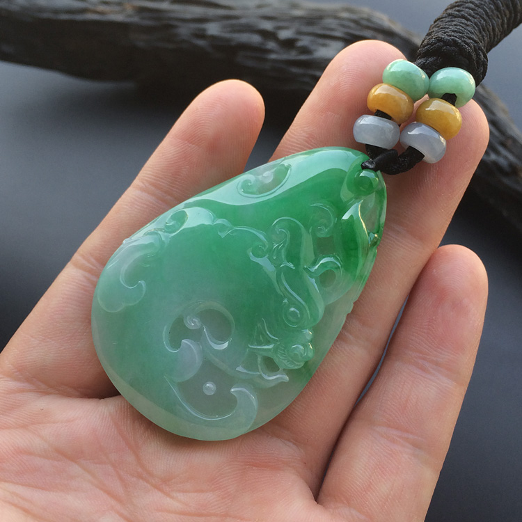 (超值推荐)糯冰种翠色仿古龙牌挂件