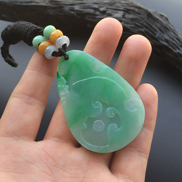 (超值推荐)糯冰种翠色仿古龙牌挂件