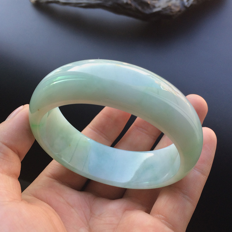 糯冰种飘花略带黄翡手镯（58.3mm）