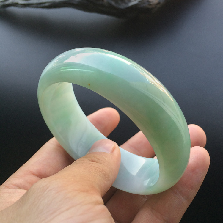 糯冰种飘花略带黄翡手镯（58.3mm）