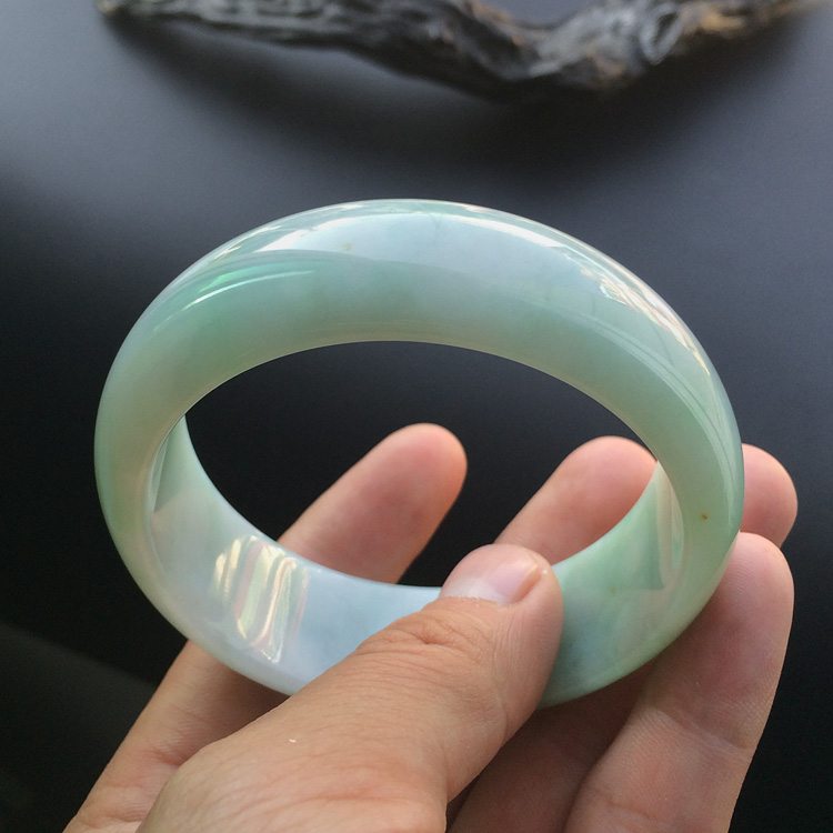 糯冰种飘花略带黄翡手镯（58.3mm）