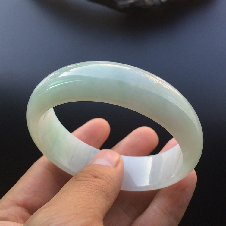 (超值推荐)糯冰种晴水手镯（58.4mm）
