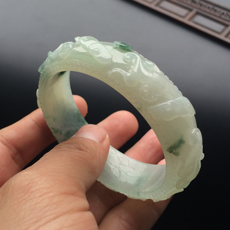 糯冰种飘花雕花手镯（54.2mm）