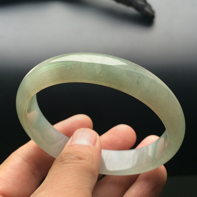 糯冰种略飘花手镯（59.3mm）