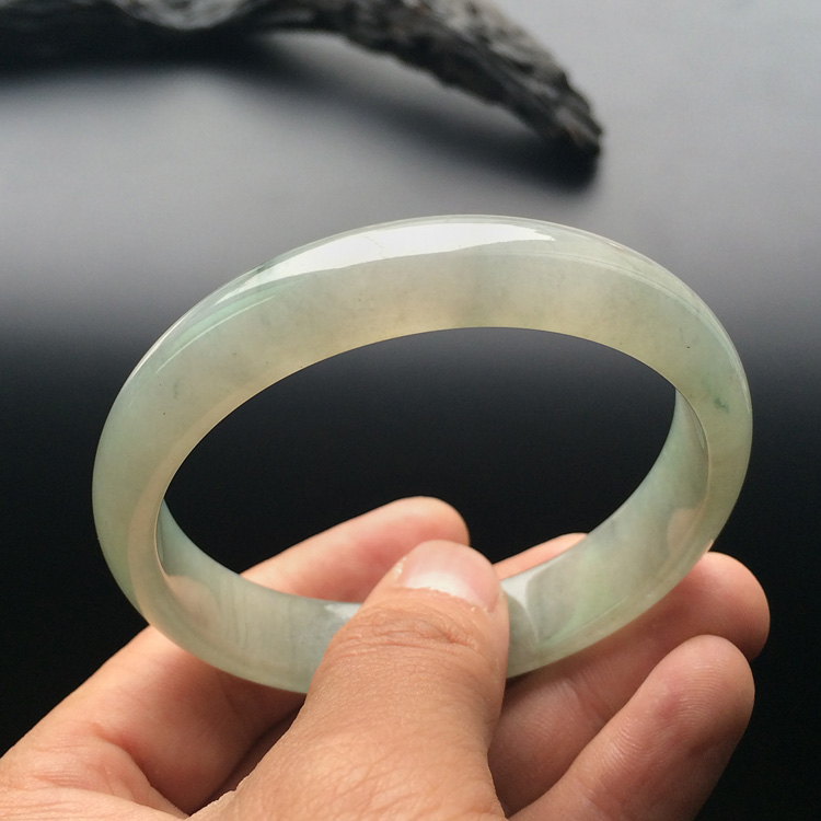 糯冰种略飘花手镯（59.3mm）