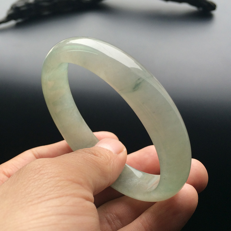 糯冰种略飘花手镯（59.3mm）