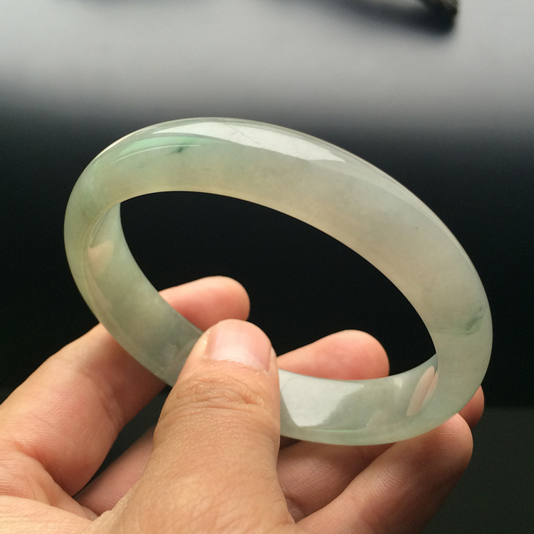 糯冰种略飘花手镯（59.3mm）