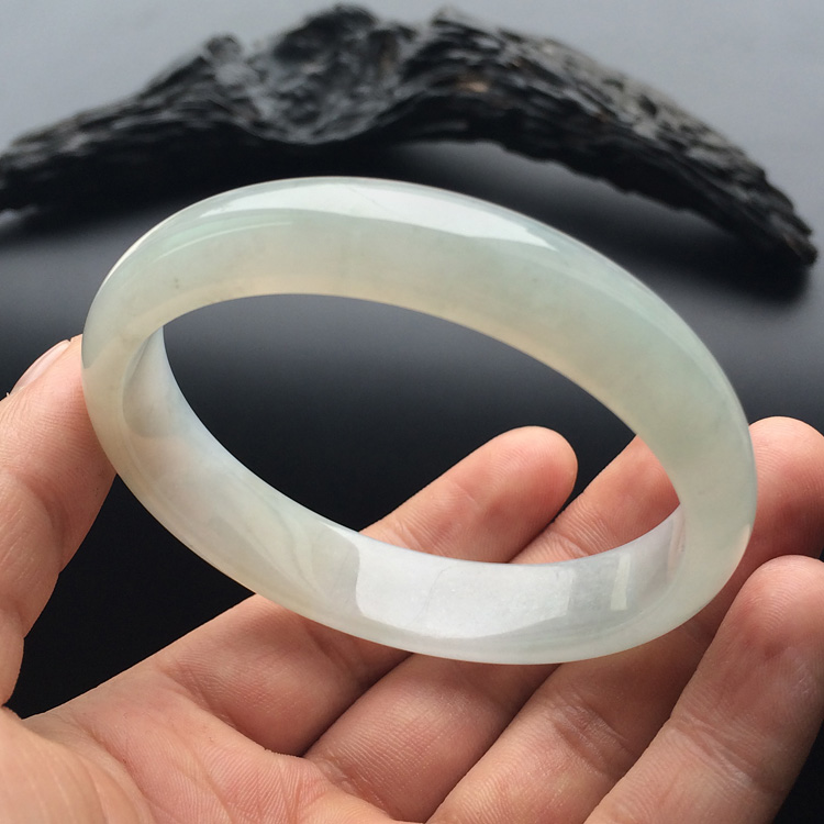 糯冰种淡晴水手镯（59.5mm）