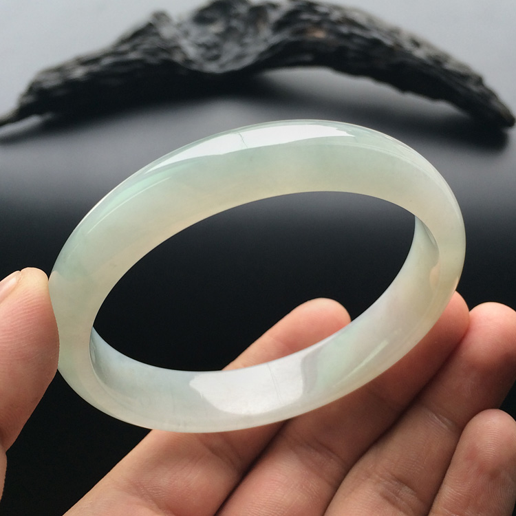 糯冰种淡晴水手镯（59.5mm）
