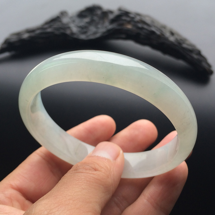 糯冰种淡晴水手镯（59.5mm）