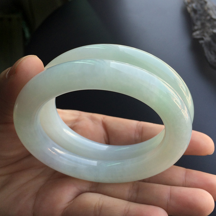 糯冰种晴水圆条手镯（一对）（57.7mm/56.8mm）