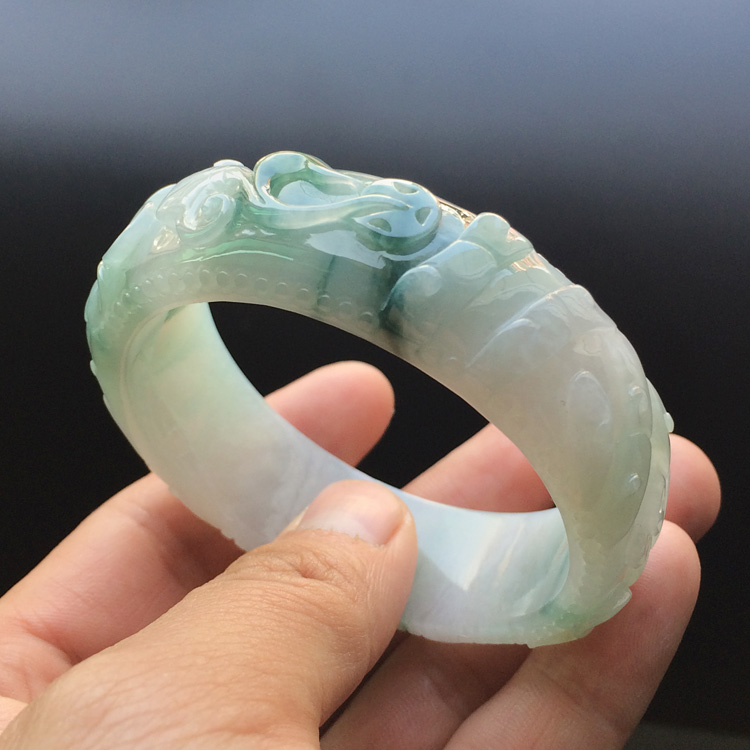 糯冰种飘花雕花手镯（52.9mm）