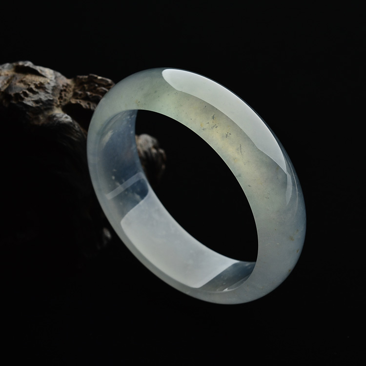(超值推荐)冰玻种晴水略带黄翡手镯（56.8mm）